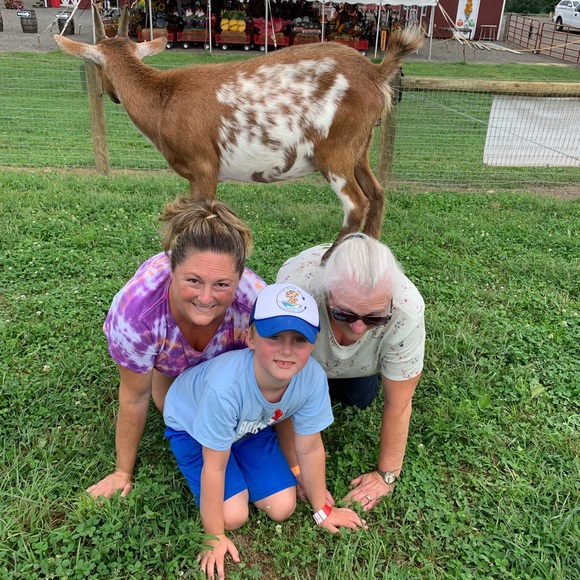 Welcome to my Closet! Thanks for stopping by. - Picture 9 of 17